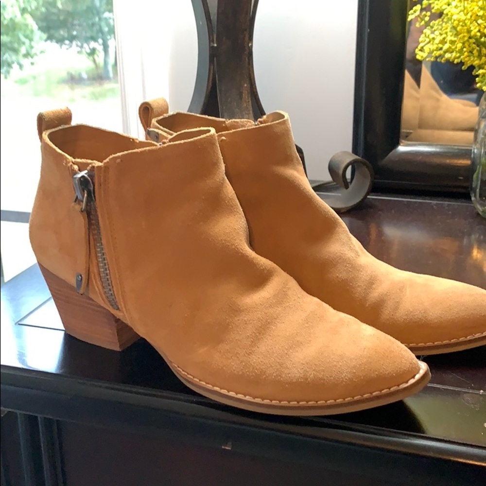 Dolce Vita suede booties